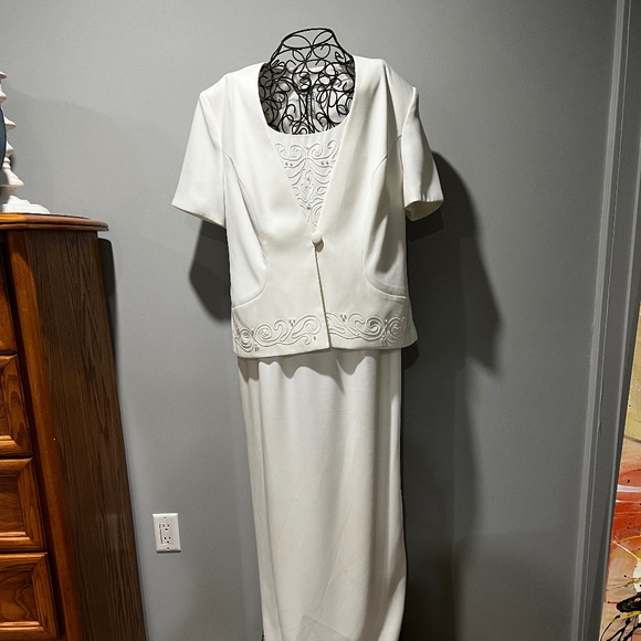 BEAUTIFUL GOWN & JACKET - Picture 1 of 10